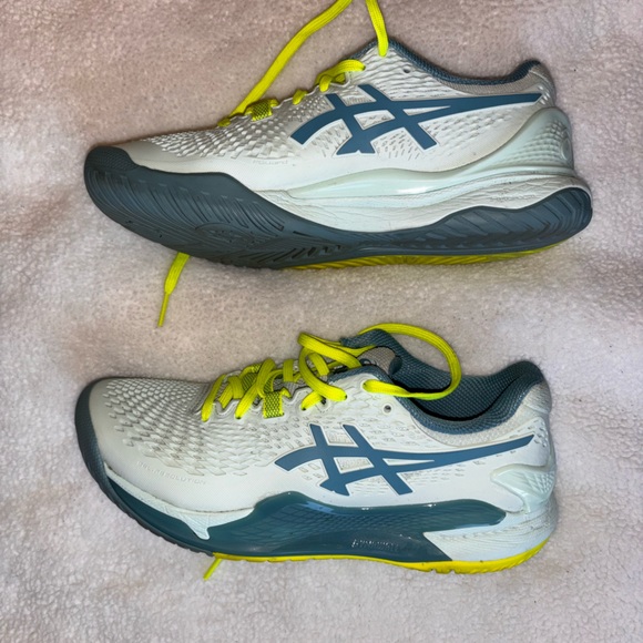 Asics Tennis Sneakers- Gel resolution 9, Size 7 WIDE - Picture 3 of 5